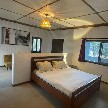 Omanye Lodge Аккра Экстерьер фото