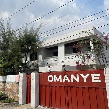 Omanye Lodge Аккра Экстерьер фото