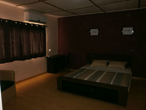 Omanye Lodge Аккра Экстерьер фото